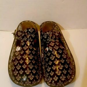 Alegria fleur de lis nursing shoes